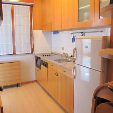 Adorable Bright Flat At Pineta - Beahost